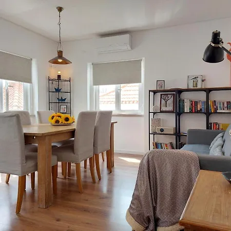 Apartment Parrot House *